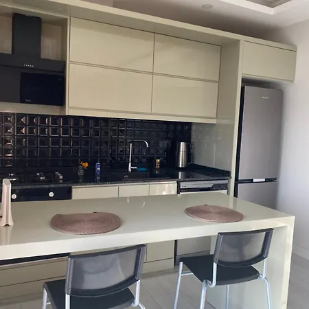 Apartament Havalimanina Yakin Havuzlu 1+1 Lux