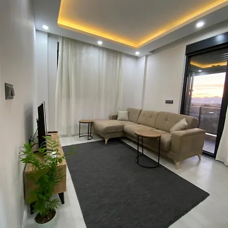 Havalimanina Yakin Havuzlu 1+1 Lux Apartament