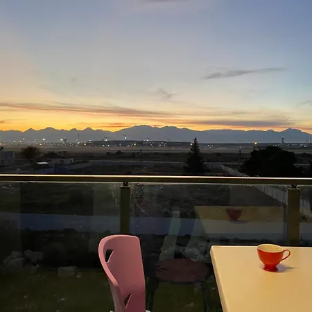 Havalimanina Yakin Havuzlu 1+1 Lux Apartamento Antália