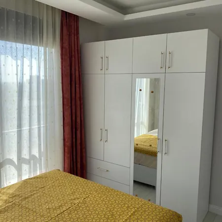 Havalimanina Yakin Havuzlu 1+1 Lux شقة *