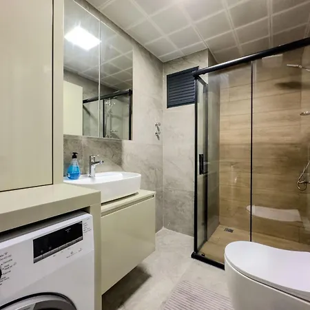 Apartamento Havalimanina Yakin Havuzlu 1+1 Lux Antália