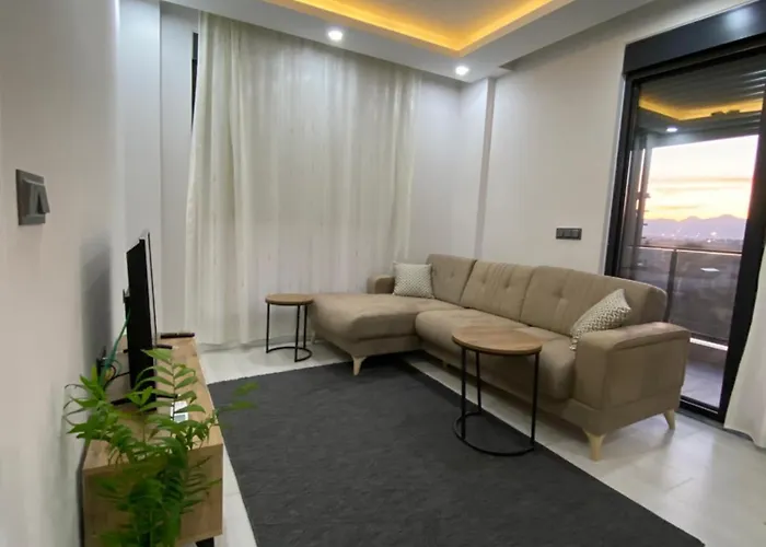 Havalimanina Yakin Havuzlu 1+1 Lux Appartement