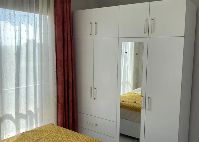 Havalimanina Yakin Havuzlu 1+1 Lux Apartamento *