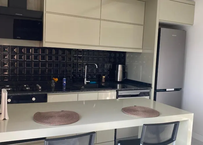 Apartamento Havalimanina Yakin Havuzlu 1+1 Lux