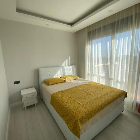 Apartamento Havalimanina Yakin Havuzlu 1+1 Lux *
